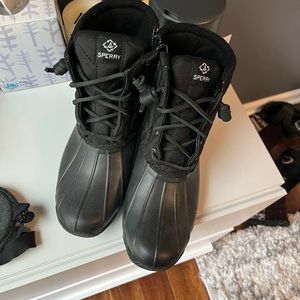 Sperry boots like new
